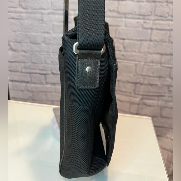 LOUIS VUITTON Damier Geant Messenger
Shoulder Bag Canvas Noir Black *Like New* - Picture 4 of 10